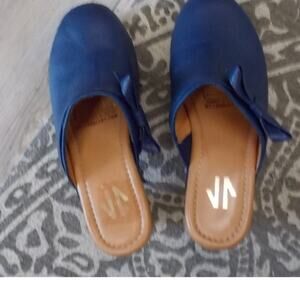 Silvia Cobos Studded Navy Blue Leather Slip-on clogs